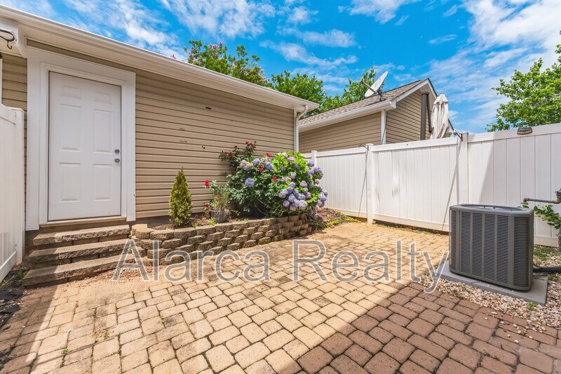 For Rent: 8285 Viewpoint Ln Cornelius NC 28031 property image