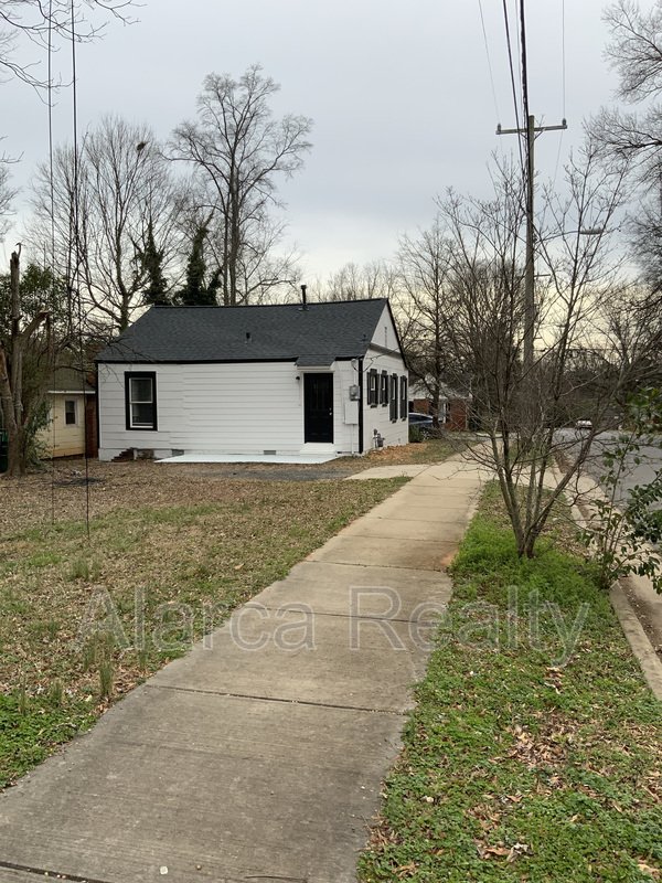 For Rent: 3242 Rogers St Charlotte NC 28208 property image