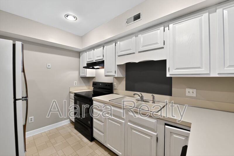 For Rent: 7425 Ashfield Ct Charlotte NC 28226 property image