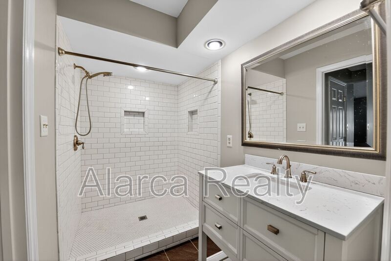 For Rent: 7425 Ashfield Ct Charlotte NC 28226 property image