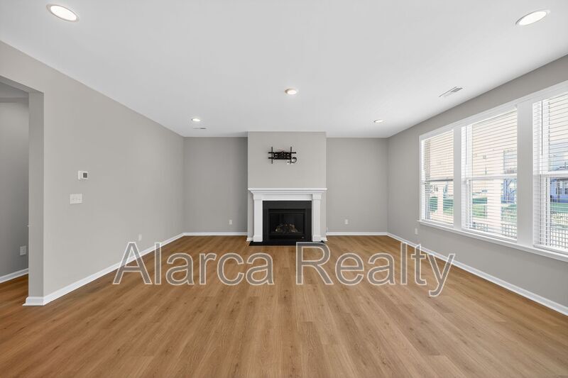 For Rent: 256 W Waterlynn Rd Mooresville NC 28117 property image