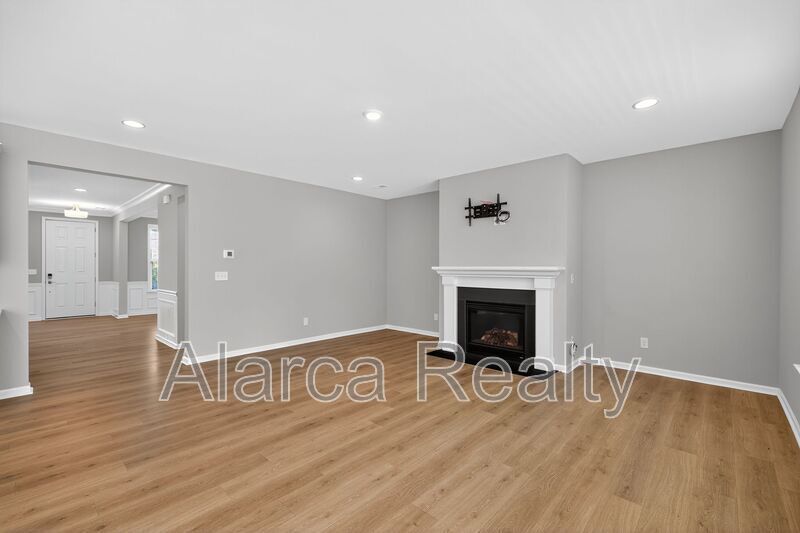 For Rent: 256 W Waterlynn Rd Mooresville NC 28117 property image