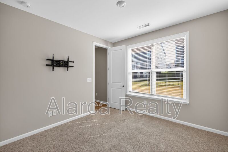 For Rent: 256 W Waterlynn Rd Mooresville NC 28117 property image