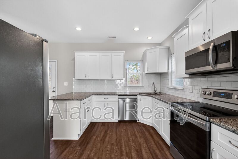 For Rent: 425 Centerfield Dr Charlotte NC 28214 property image