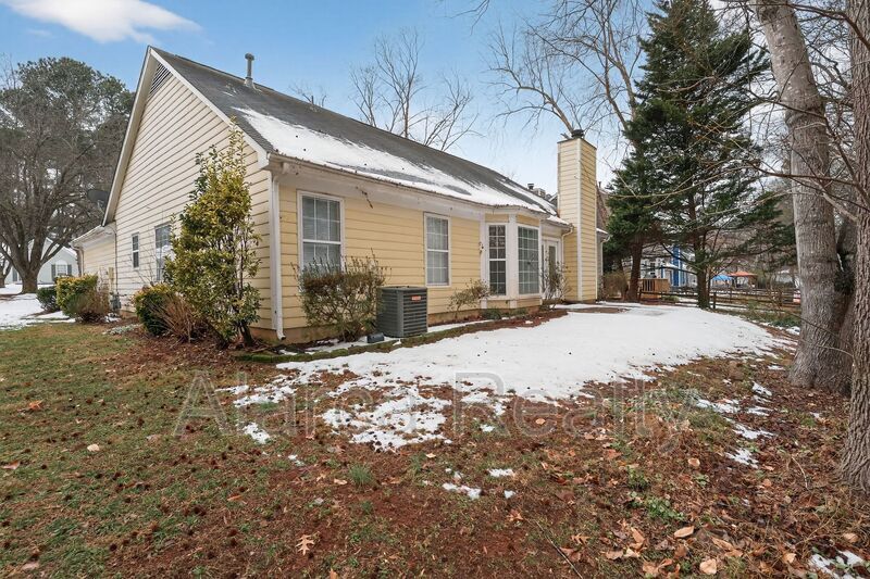 For Rent: 11025 Scrimshaw Ln Charlotte NC 28215 property image