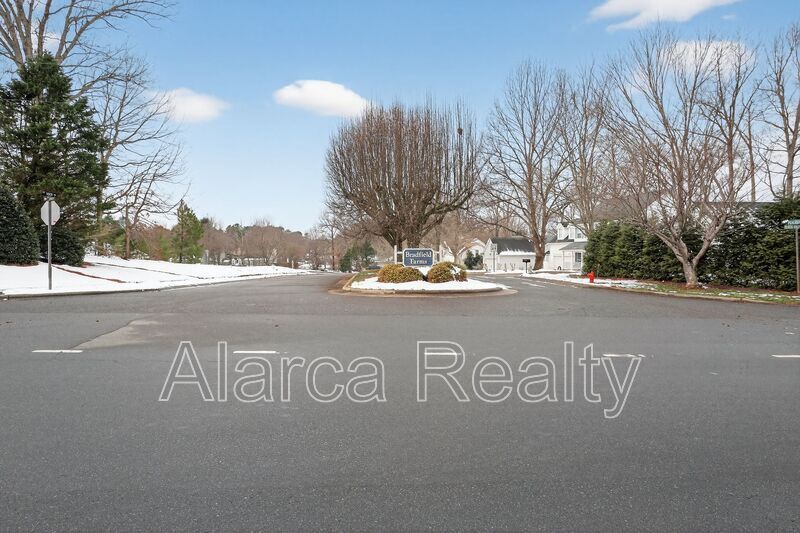 For Rent: 11025 Scrimshaw Ln Charlotte NC 28215 property image