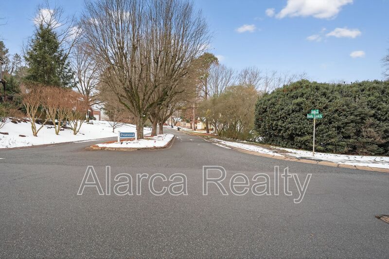 For Rent: 11025 Scrimshaw Ln Charlotte NC 28215 property image