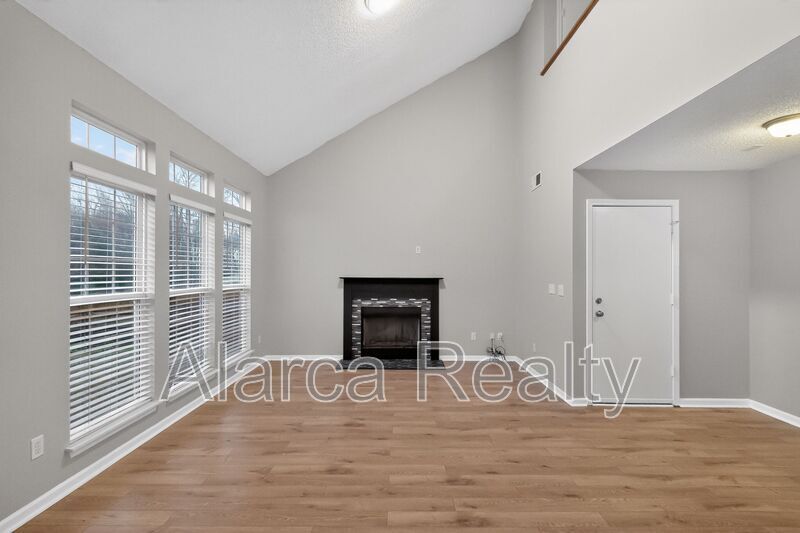 For Rent: 8619 Warwick Crest Ln Charlotte NC 28215 property image