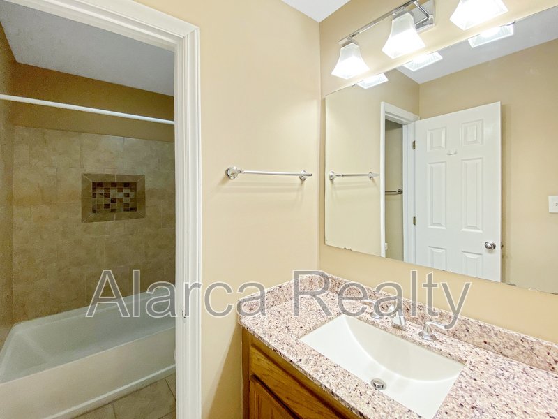 For Rent: 3134 Driftwood Dr Apt B property image
