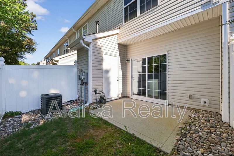 For Rent: 2817 Summergrove Ct, Matthews, NC 28105 property image