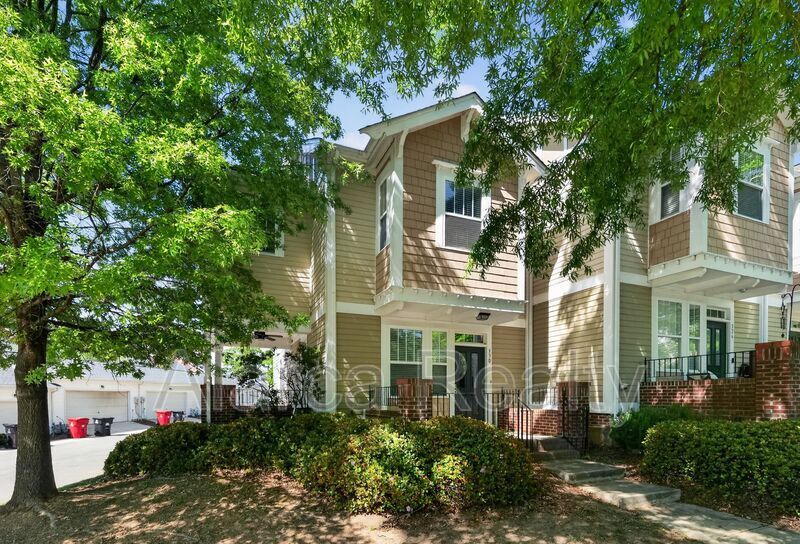 For Rent: 330 Davidson Gateway Dr Davidson NC 28036 property image