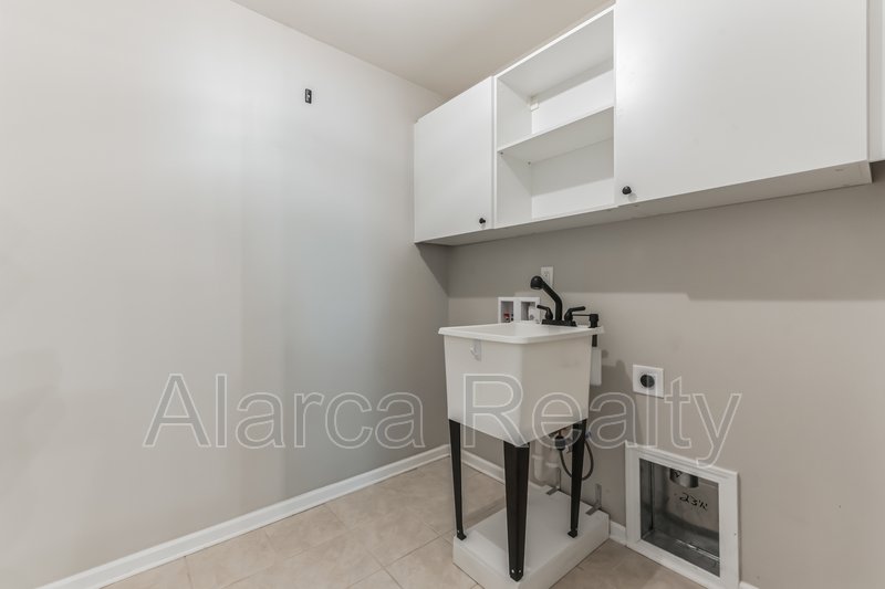 For Rent: 7419 Canova Ln Charlotte NC 28278 property image