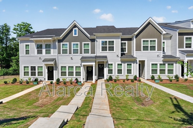For Rent: 2962 Sloan Dr Charlotte NC 28208 property image