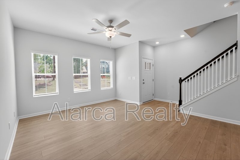 For Rent: 2962 Sloan Dr Charlotte NC 28208 property image