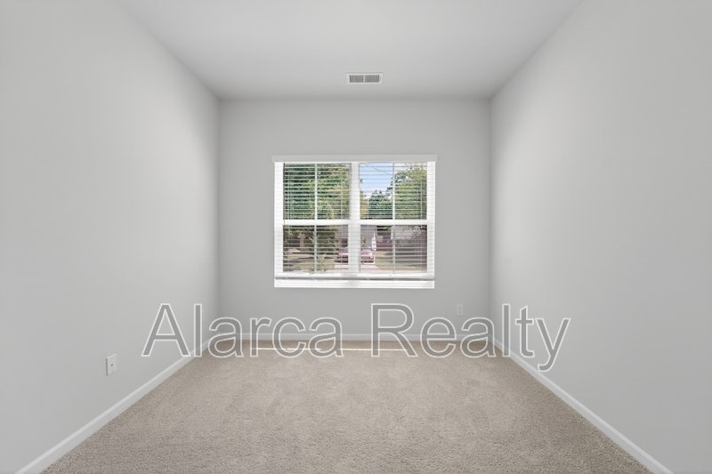 For Rent: 2962 Sloan Dr Charlotte NC 28208 property image