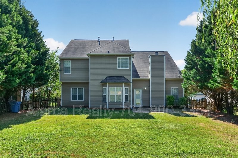 For Rent: 2041 White Cedar Ln Waxhaw NC 28173 property image