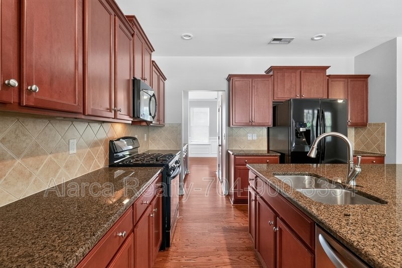 For Rent: 11528 Lottingly Dr Huntersville NC 28078 property image