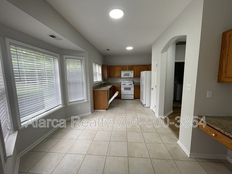 For Rent: 9205 Mitchell Glen Dr Charlotte NC 28277 property image