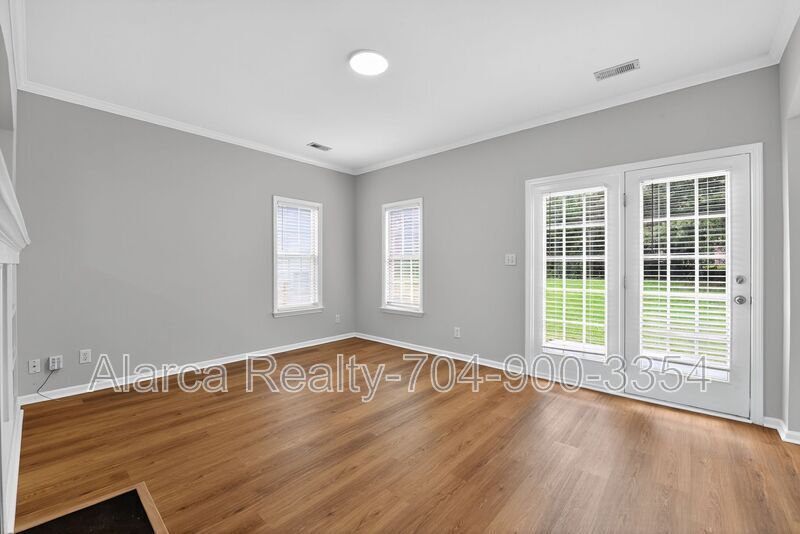 For Rent: 9205 Mitchell Glen Dr Charlotte NC 28277 property image