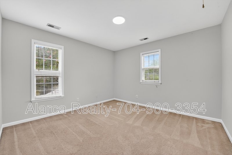 For Rent: 9205 Mitchell Glen Dr Charlotte NC 28277 property image