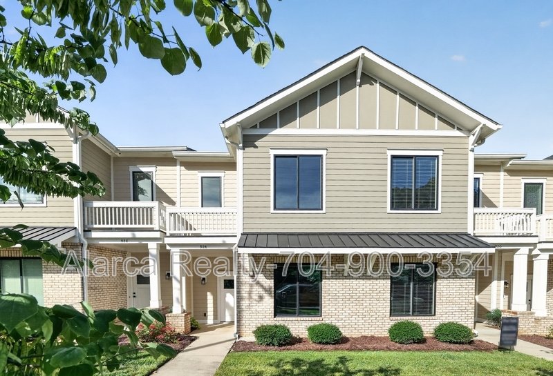 For Rent: 924 Van Every St Charlotte NC 28205 property image