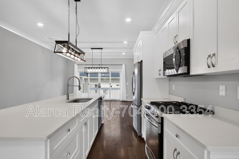 For Rent: 924 Van Every St Charlotte NC 28205 property image