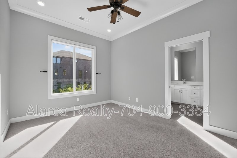 For Rent: 924 Van Every St Charlotte NC 28205 property image