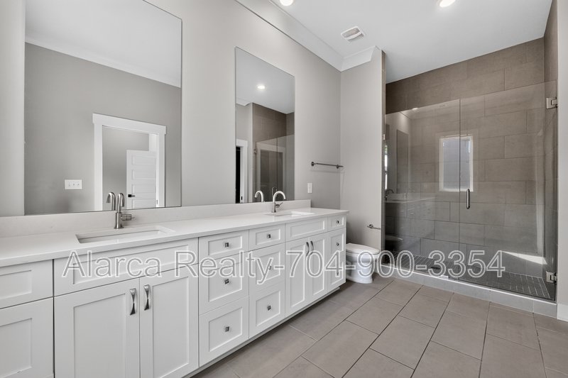 For Rent: 924 Van Every St Charlotte NC 28205 property image