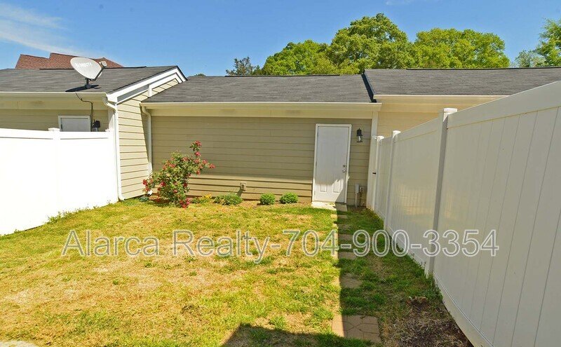 For Rent: 136 Morning Mist Ln Apt B Mooresville NC 28117 property image