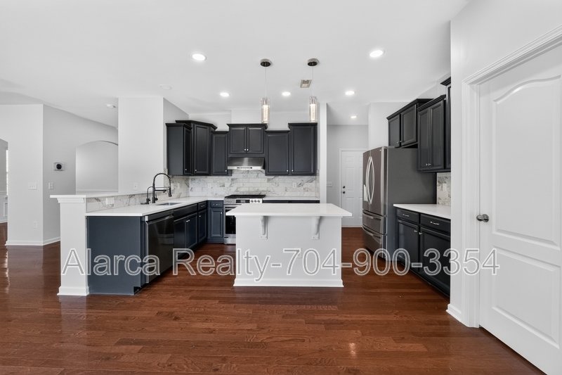 For Rent: 10431 Paisley Abbey Ln Charlotte NC 28273 property image