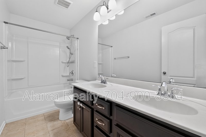 For Rent: 10431 Paisley Abbey Ln Charlotte NC 28273 property image