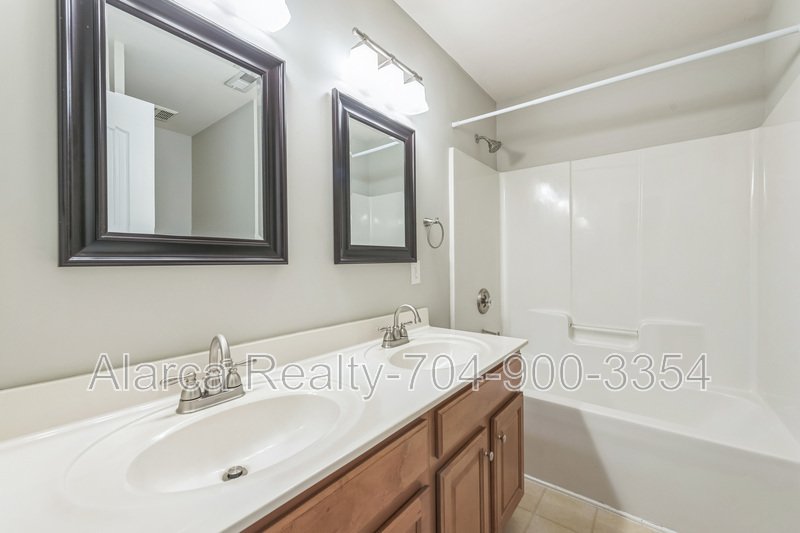 For Rent: 	2901 Meherrin Ct Waxhaw NC 28173 property image