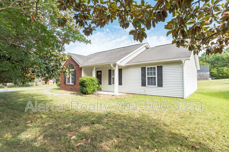 For Rent: 6532 David Ave Charlotte NC 28214 property image