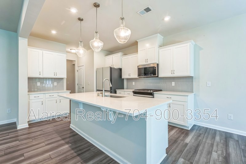For Rent: 9118 Buckley Ct, Charlotte, NC 28269 property image