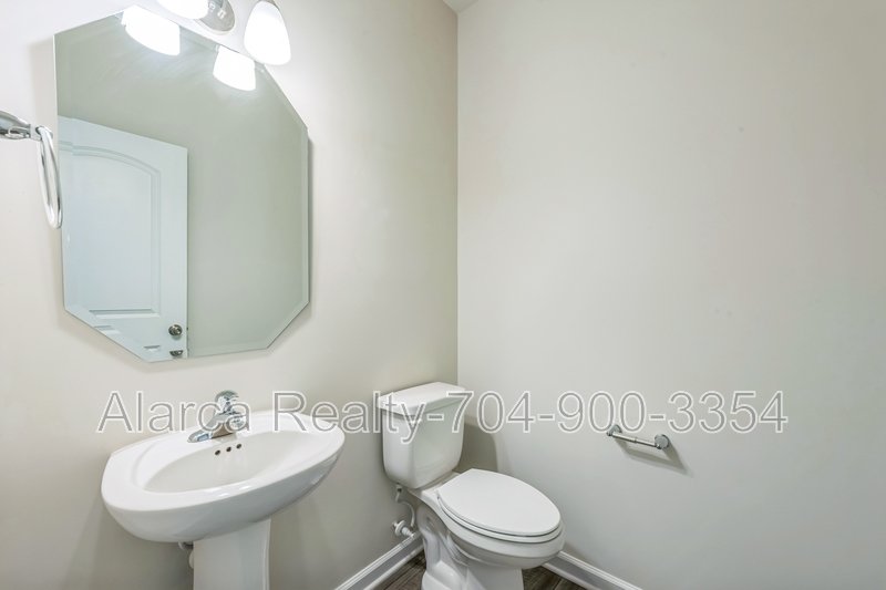 For Rent: 9118 Buckley Ct, Charlotte, NC 28269 property image