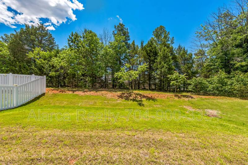 For Rent: 9118 Buckley Ct, Charlotte, NC 28269 property image