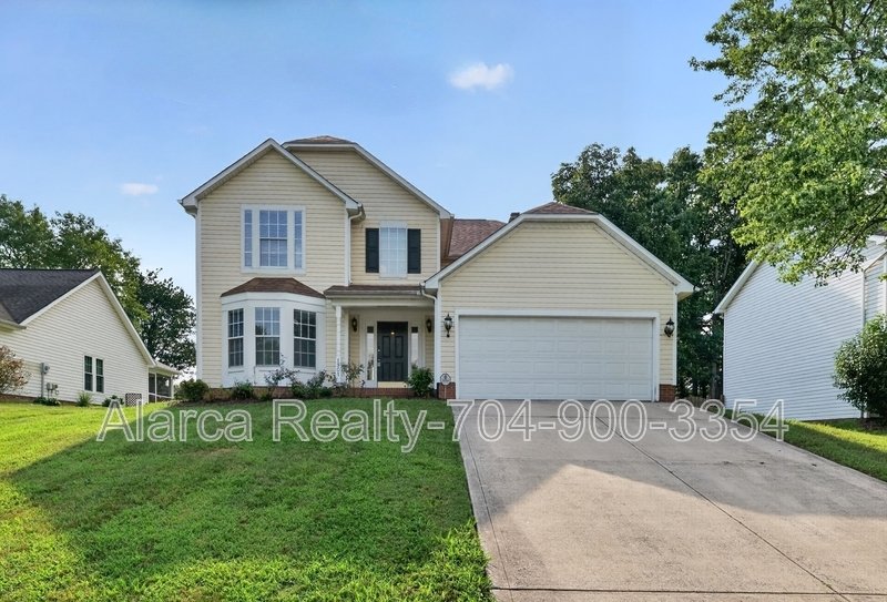 For Rent: 1901 Misty Vale Rd Charlotte NC 28214 property image
