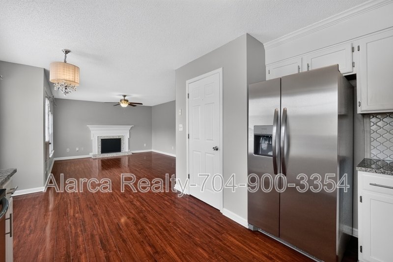 For Rent: 1901 Misty Vale Rd Charlotte NC 28214 property image