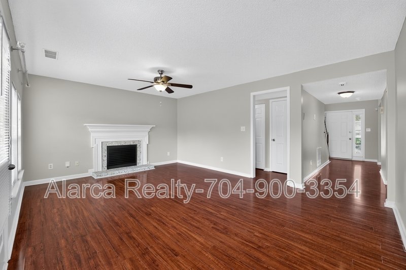 For Rent: 1901 Misty Vale Rd Charlotte NC 28214 property image