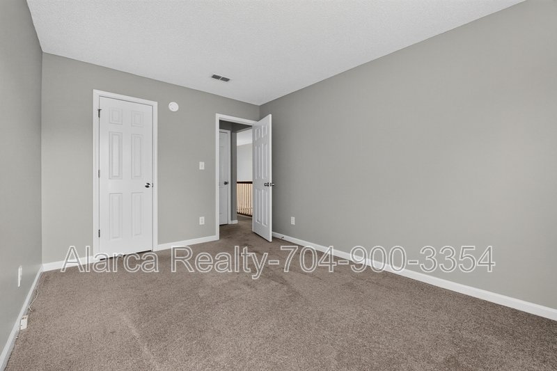 For Rent: 1901 Misty Vale Rd Charlotte NC 28214 property image