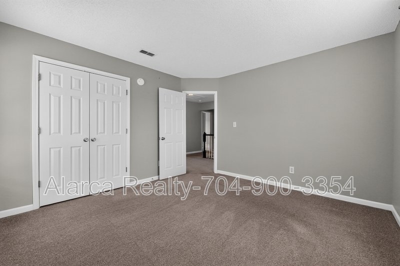 For Rent: 1901 Misty Vale Rd Charlotte NC 28214 property image
