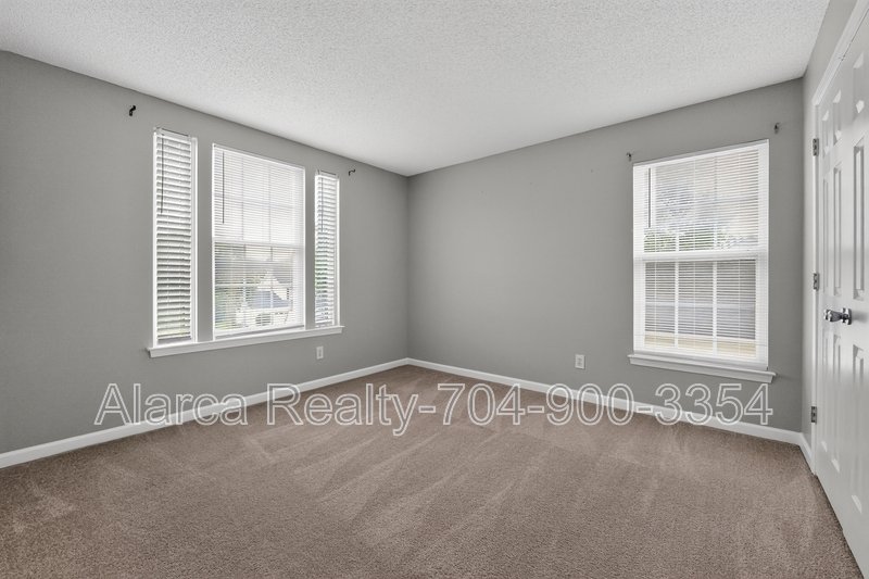 For Rent: 1901 Misty Vale Rd Charlotte NC 28214 property image