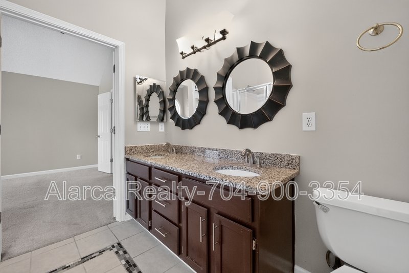 For Rent: 1901 Misty Vale Rd Charlotte NC 28214 property image