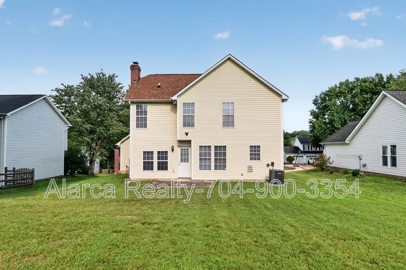For Rent: 1901 Misty Vale Rd Charlotte NC 28214 property image