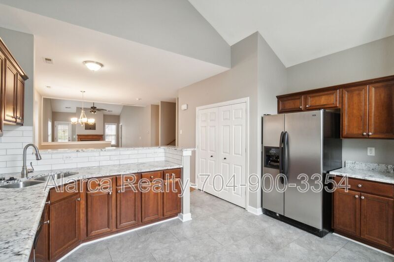 For Rent: 4218 Amherst Villa Ct Charlotte NC 28273 property image