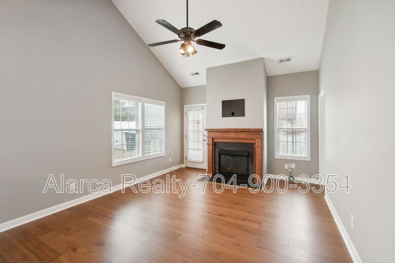 For Rent: 4218 Amherst Villa Ct Charlotte NC 28273 property image