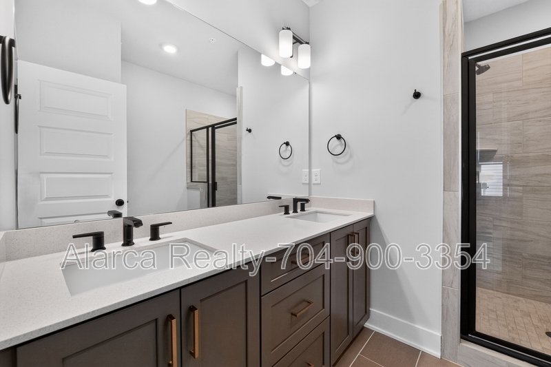 For Rent: 5018 Tiny Ln Charlotte NC 28203 property image
