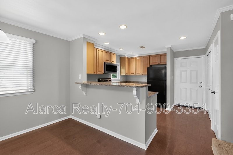 For Rent: 333 Circle Ave #R Charlotte NC 28207 property image