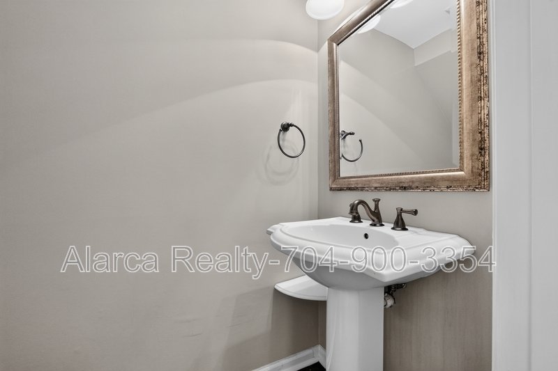 For Rent: 333 Circle Ave #R Charlotte NC 28207 property image