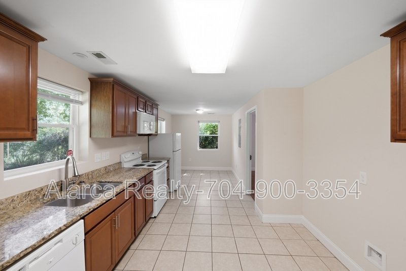 For Rent: 1542 Monument Ave Gastonia NC 28052 property image